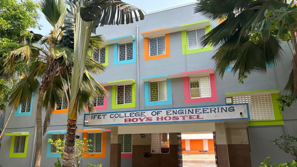 hostel-boys-1